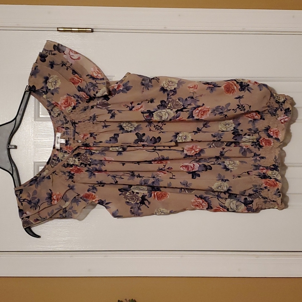 🌼Marisol flutter cap sleeve top